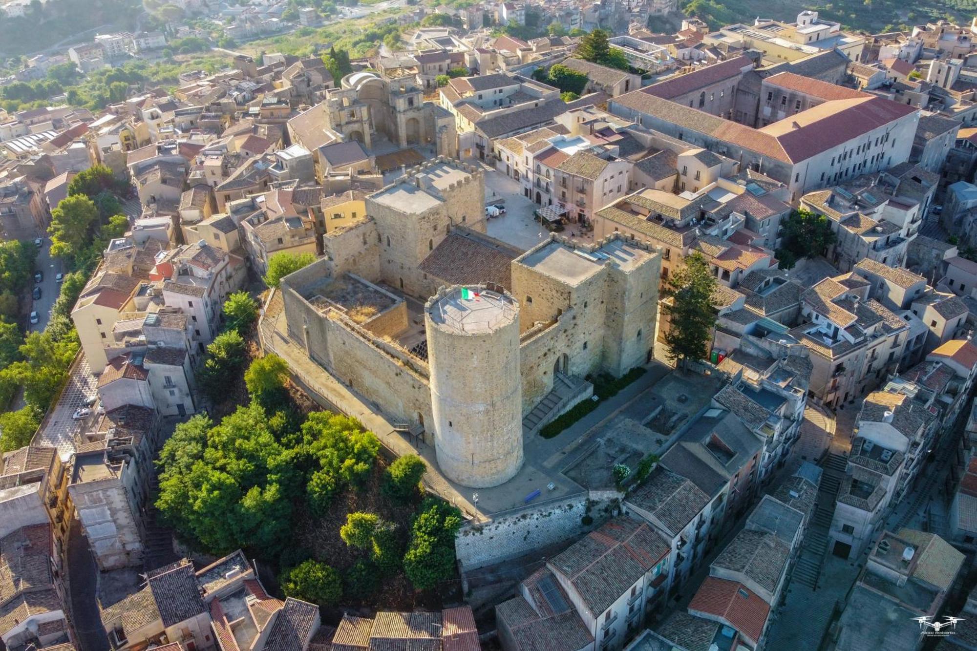 Holiday Home Castle Salemi - Casa Vacanze Ngoại thất bức ảnh